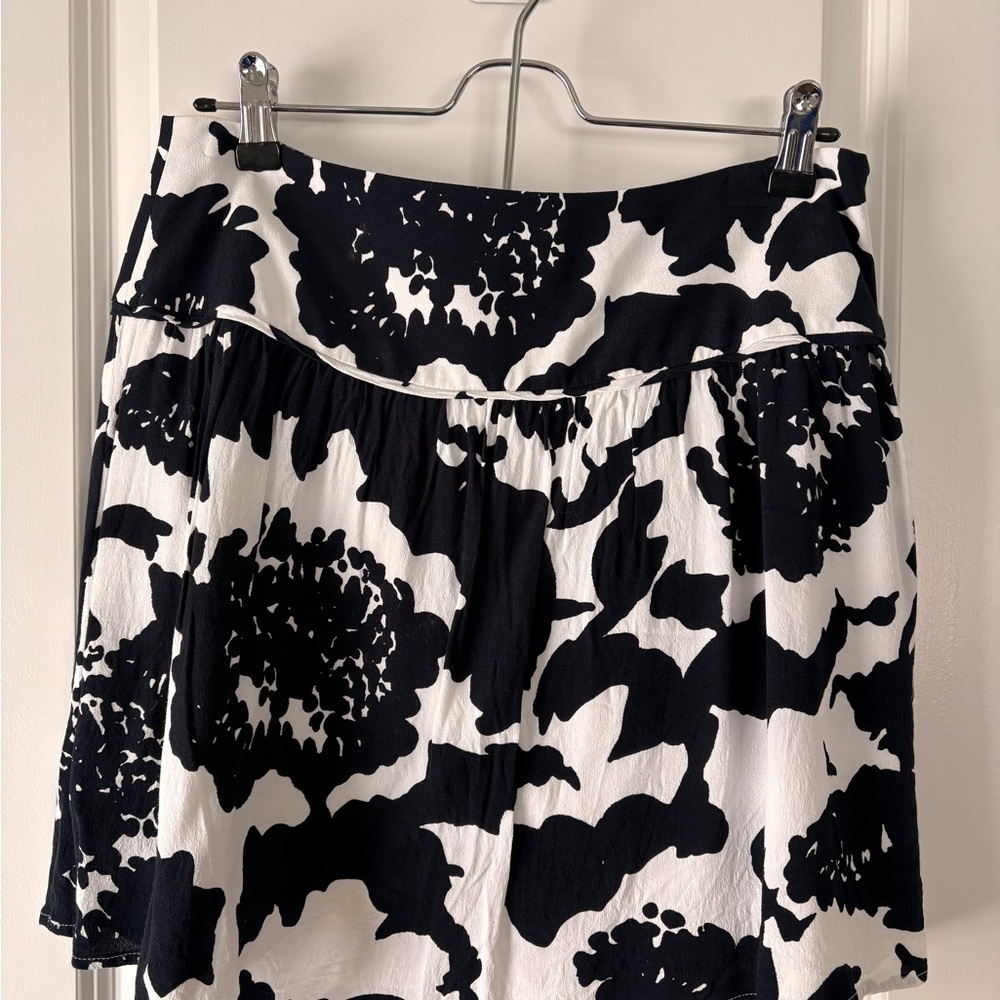 LOFT Black and White Floral A-Line Skirt